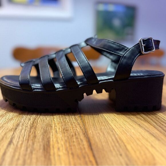 NWOT Bamboo Chunky Platform Strappy Sandals - Size 10 - Picture 2 of 5